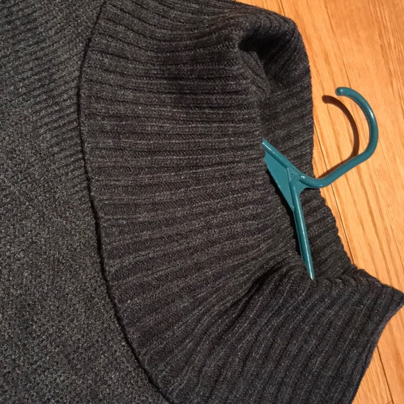 Beautiful poncho sweater - Picture 3 of 5